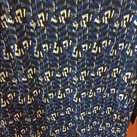 Sexy blue and white print dress - Picture 2 of 3